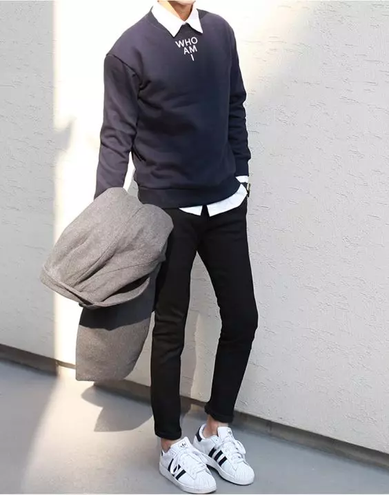 Theo style Hàn Quốc với áo sweater và giày Adidas