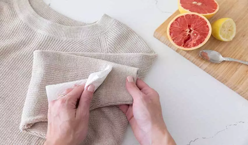 Cách tẩy vết bẩn trên áo len bằng thuốc tím