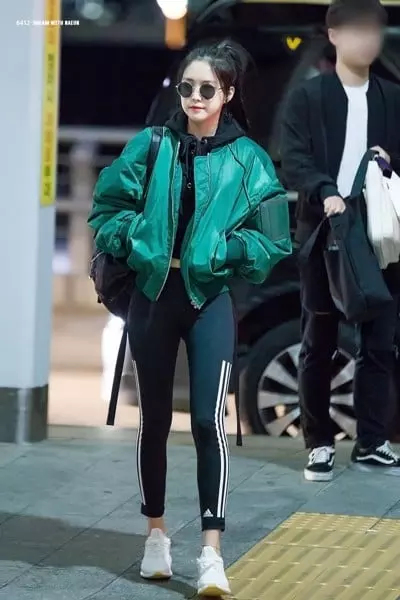 Hóa Idol Hàn Quốc Với Những Item Áo Khoác Form Rộng Nữ Cá Tính