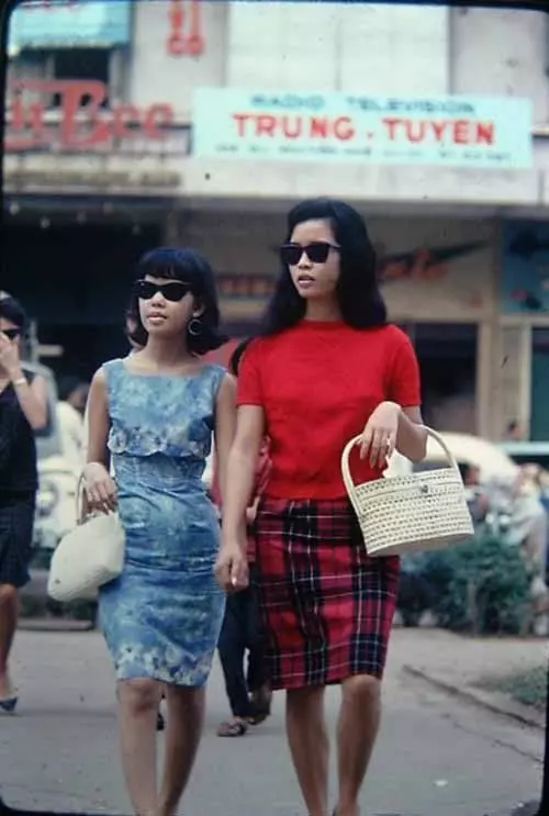 Thời trang phụ nữ Sài Gòn với áo dài