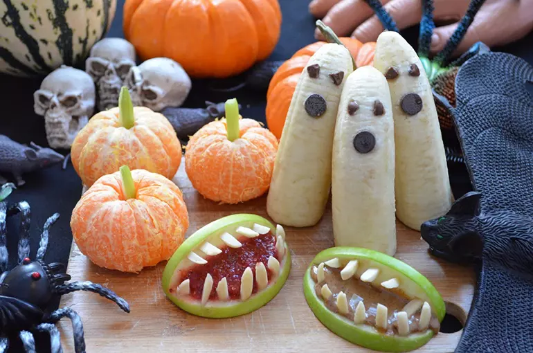 Bạn có thể tìm được nhiều vật trang trí Halloween thú vị tại Xì Trum Shop