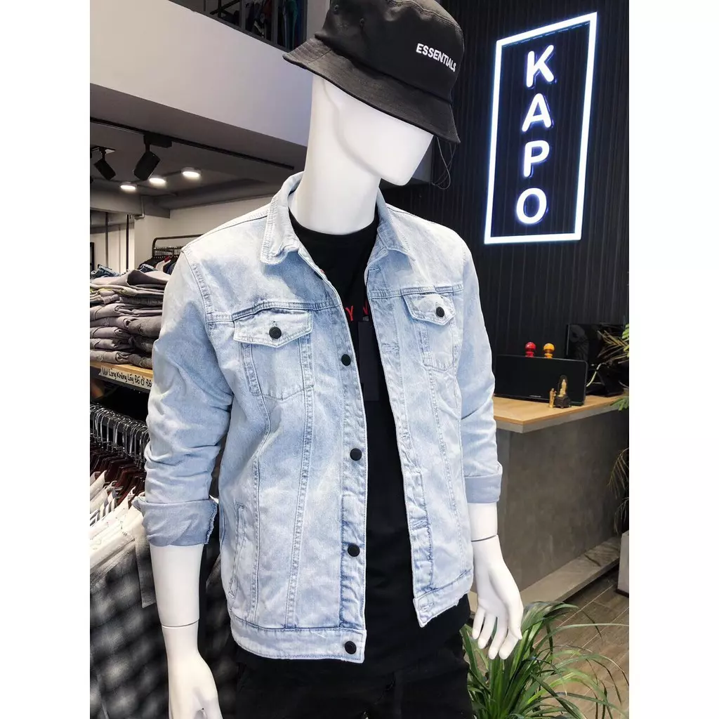 Áo khoác jean tại Kapo có thiết kế khá đơn giản