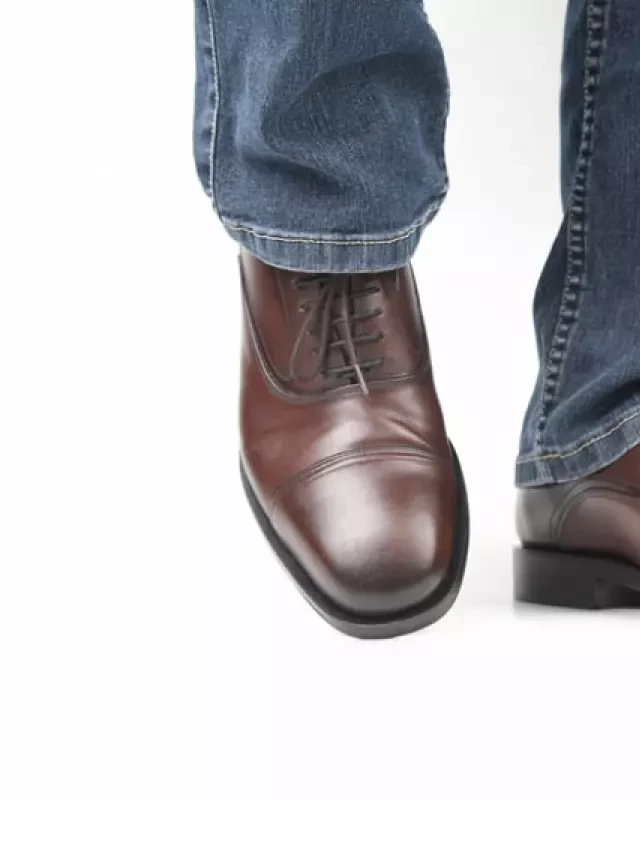   Gợi ý 15+ phong cách quần jeans phối với giày gì thì hợp